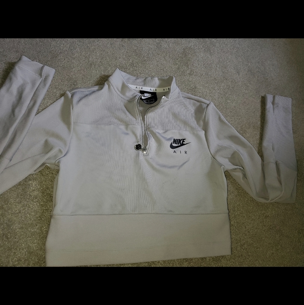 Nike - Picture 2 of 5